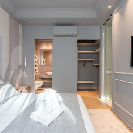 Apartament Franceschi - 50mt To Metro, Gem With Luxury Design, A-c, Panoramic View Rzym