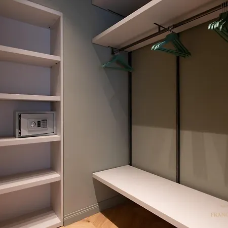 Apartament Franceschi - 50mt To Metro, Gem With Luxury Design, A-c, Panoramic View Rzym