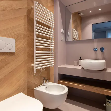 Apartament Franceschi - 50mt To Metro, Gem With Luxury Design, A-c, Panoramic View *